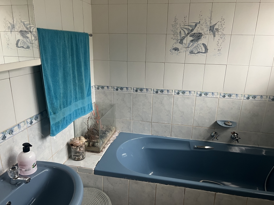 4 Bedroom Property for Sale in Geelhoutpark North West